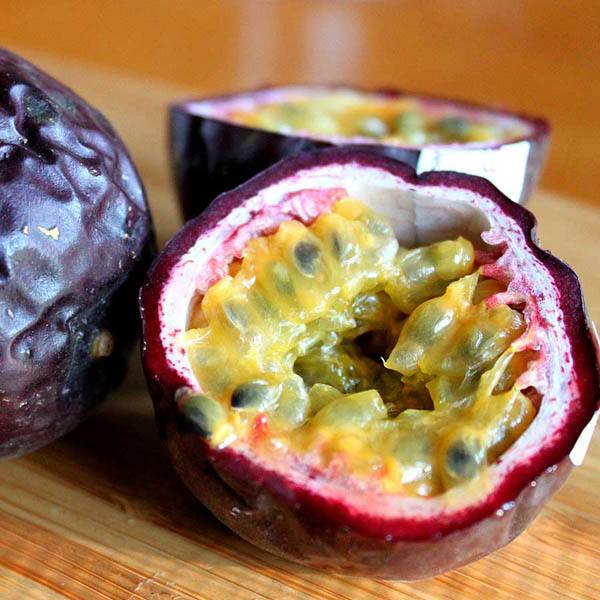 Passionfruit " Giant Purple " Exotic 20 Fruit Seeds